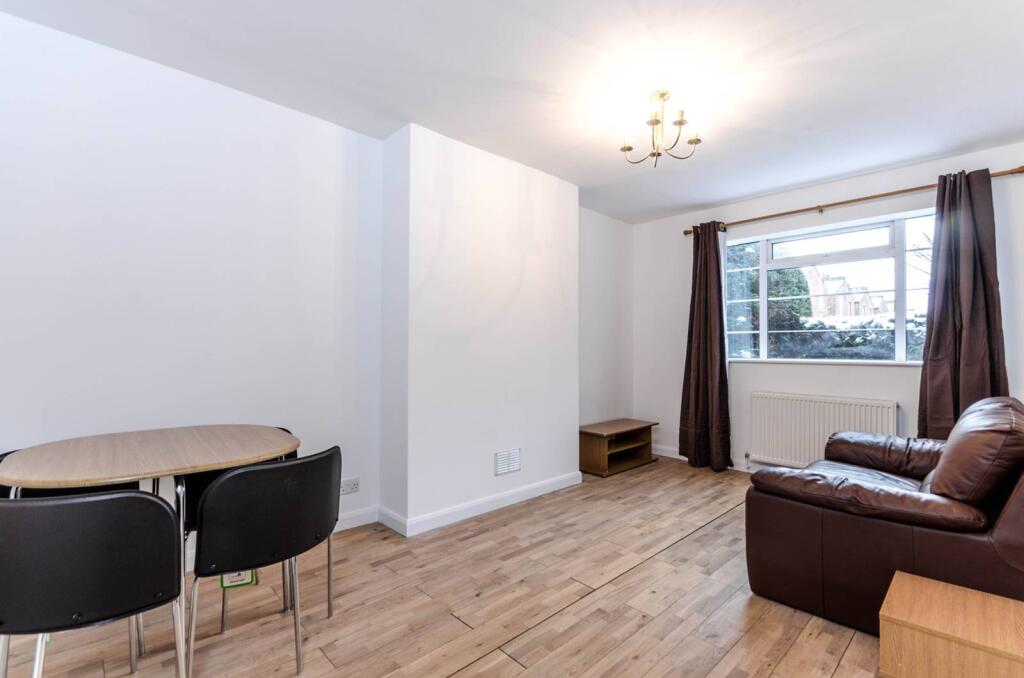 2 bed 1st Floor Flat for rent in London. From Foxtons - Chiswick