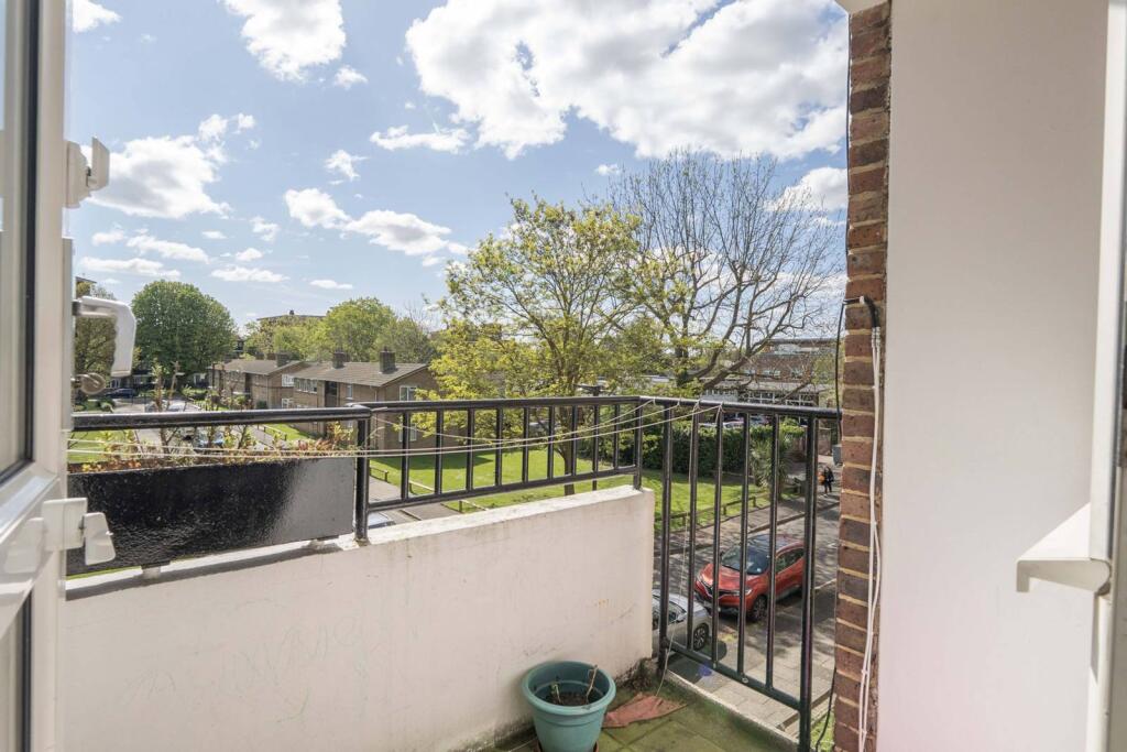 2 bed 1st Floor Flat for rent in London. From Foxtons - Chiswick