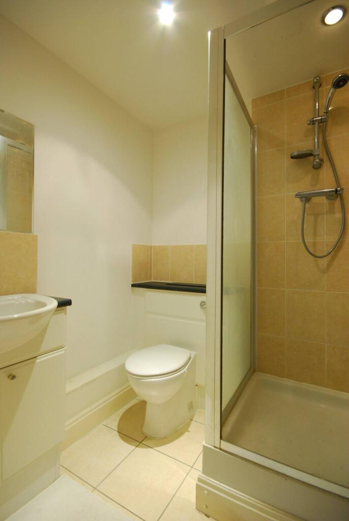 2 bed 1st Floor Flat for rent in Brentford. From Foxtons - Chiswick