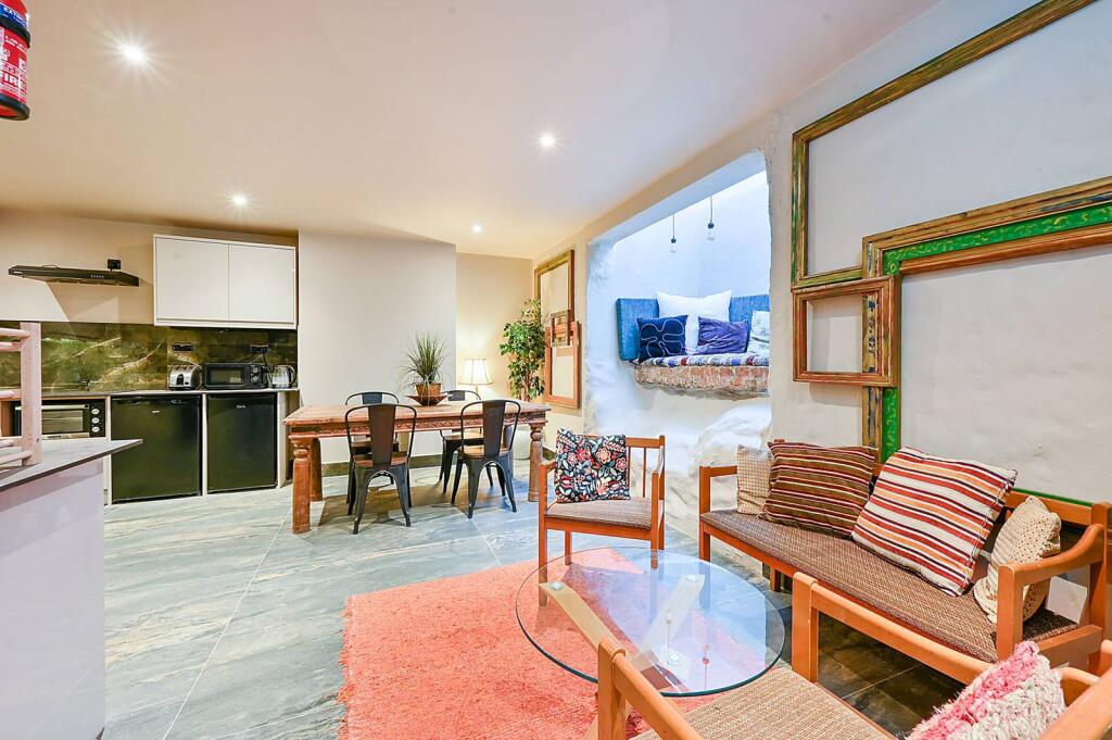 4 bed Mid Terraced House for rent in Chiswick. From Foxtons - Chiswick