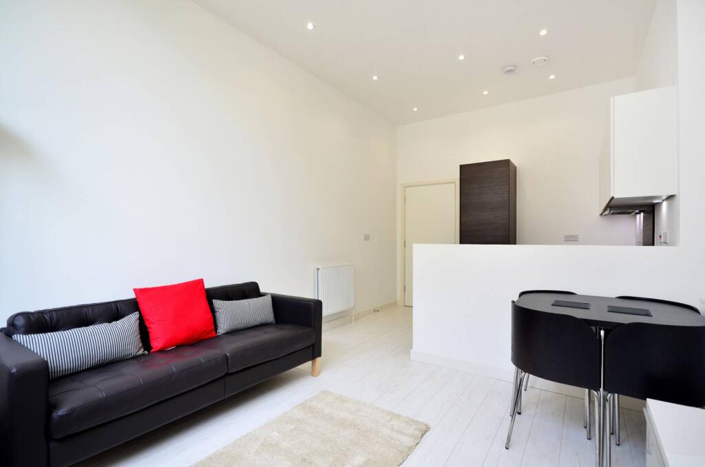 1 bed 1st Floor Flat for rent in Brentford. From Foxtons - Chiswick