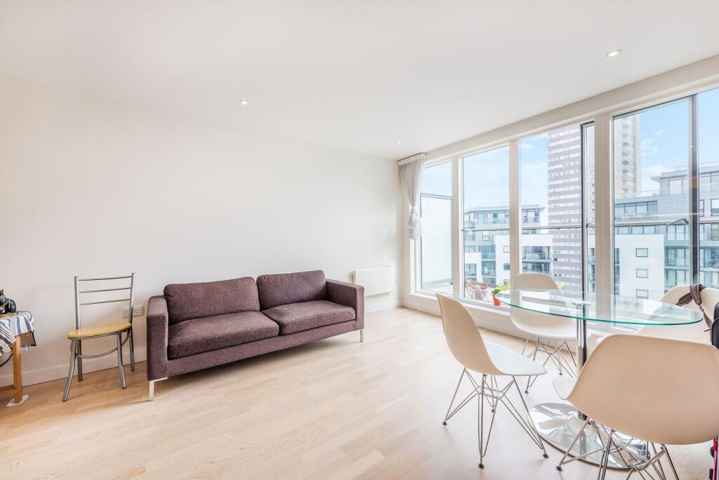 1 bed 1st Floor Flat for rent in Brentford. From Foxtons - Chiswick