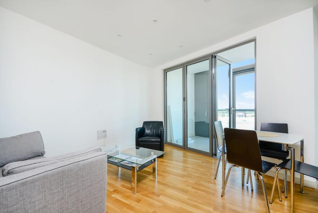 1 bed 1st Floor Flat for rent in Brentford. From Foxtons - Chiswick