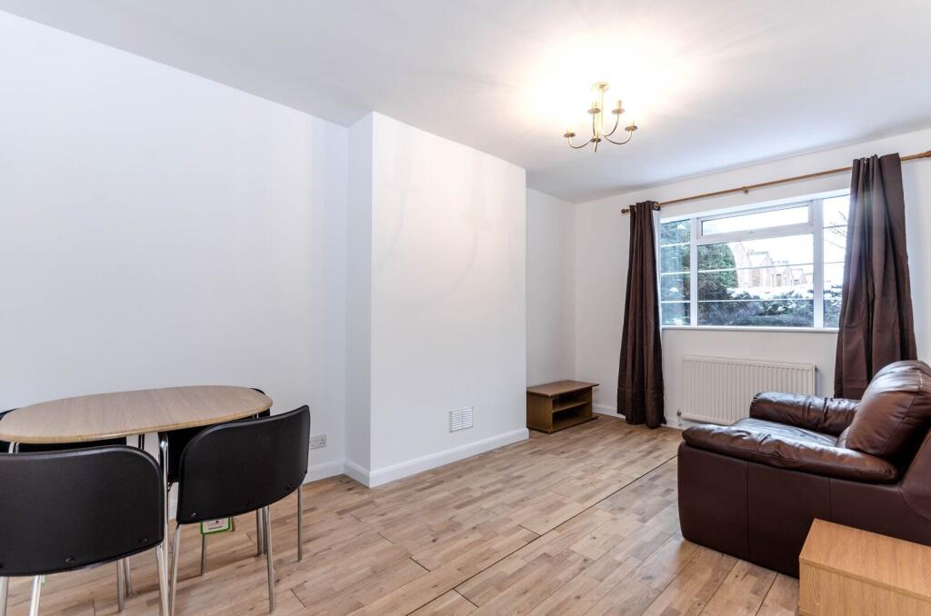 2 bed 1st Floor Flat for rent in Chiswick. From Foxtons - Chiswick