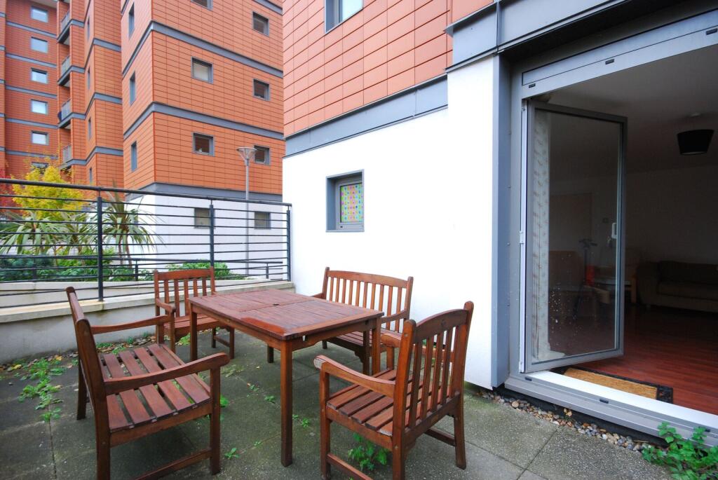 2 bed 1st Floor Flat for rent in Brentford. From Foxtons - Chiswick