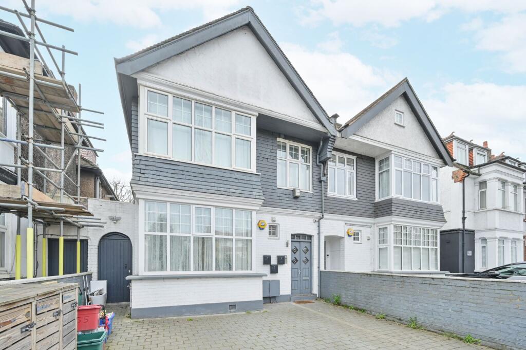 3 bed 1st Floor Flat for rent in London. From Foxtons - Chiswick 3 bed 1st Floor Flat for rent in London. From Foxtons - Chiswick