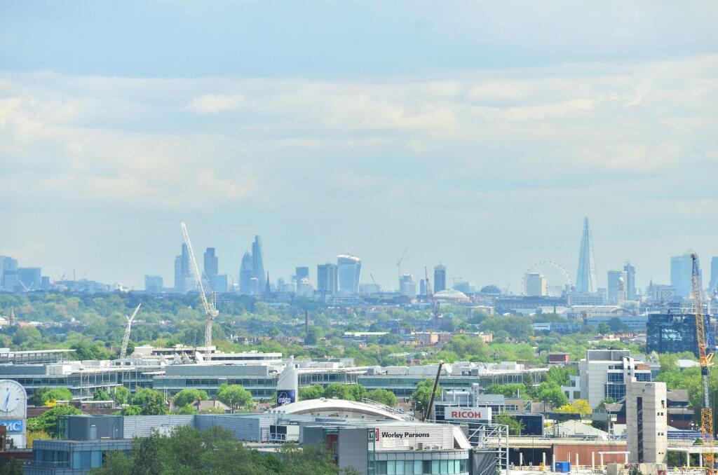 1 bed 1st Floor Flat for rent in Brentford. From Foxtons - Chiswick