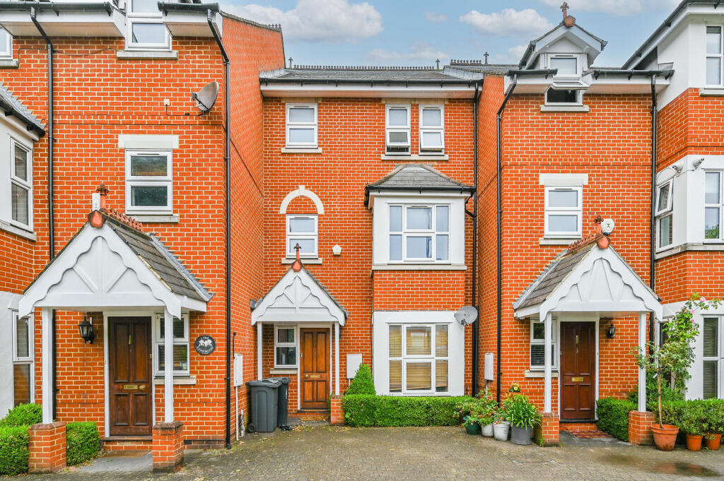 4 bed Detached for rent in London. From Foxtons - Chiswick