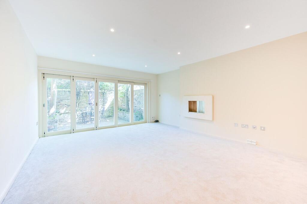 3 bed Detached for rent in Acton. From Foxtons - Chiswick