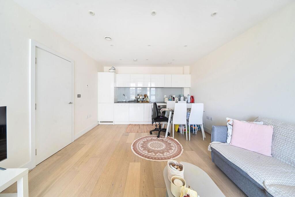 1 bed 1st Floor Flat for rent in Hammersmith. From Foxtons - Chiswick