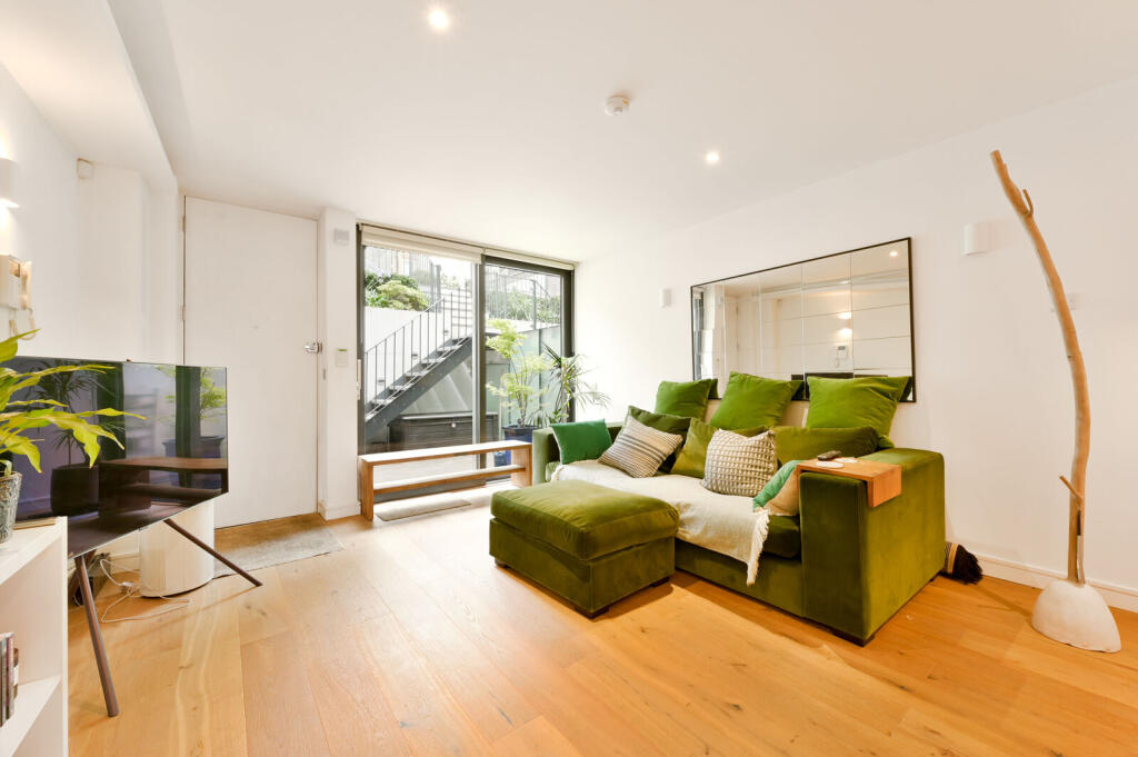 1 bed 1st Floor Flat for rent in Chiswick. From Foxtons - Chiswick