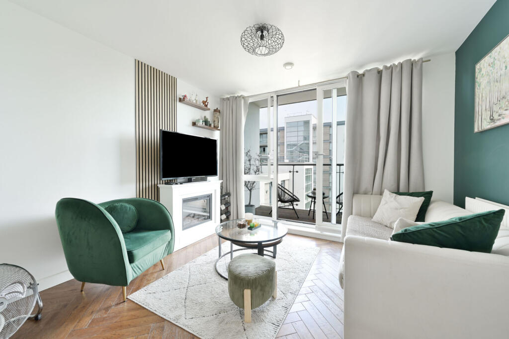 1 bed 1st Floor Flat for rent in Brentford. From Foxtons - Chiswick