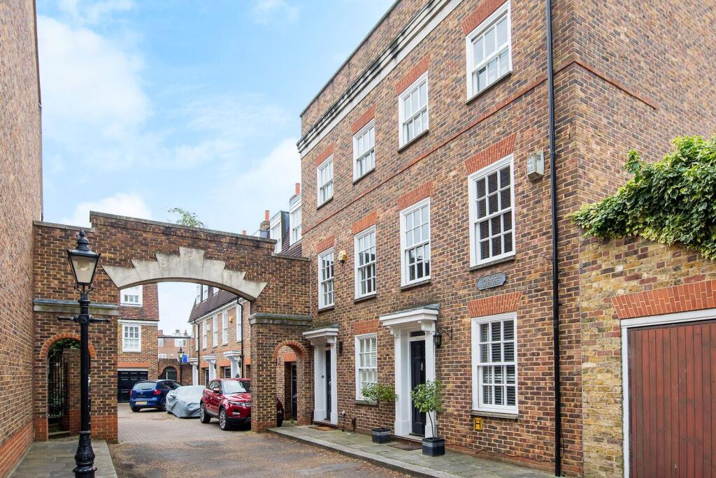 4 bed Detached for rent in Brentford. From Foxtons - Chiswick 4 bed Detached for rent in Brentford. From Foxtons - Chiswick