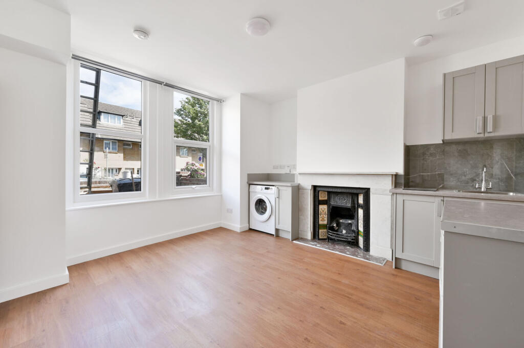 4 bed Studio for rent in Acton. From Foxtons - Chiswick