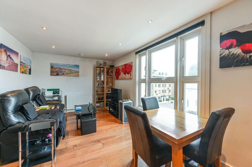 1 bed 1st Floor Flat for rent in Chiswick. From Foxtons - Chiswick