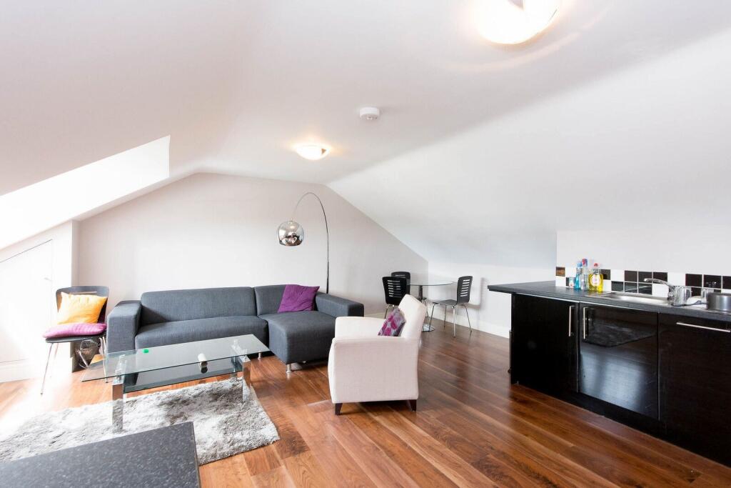 1 bed 1st Floor Flat for rent in London. From Foxtons - Chiswick