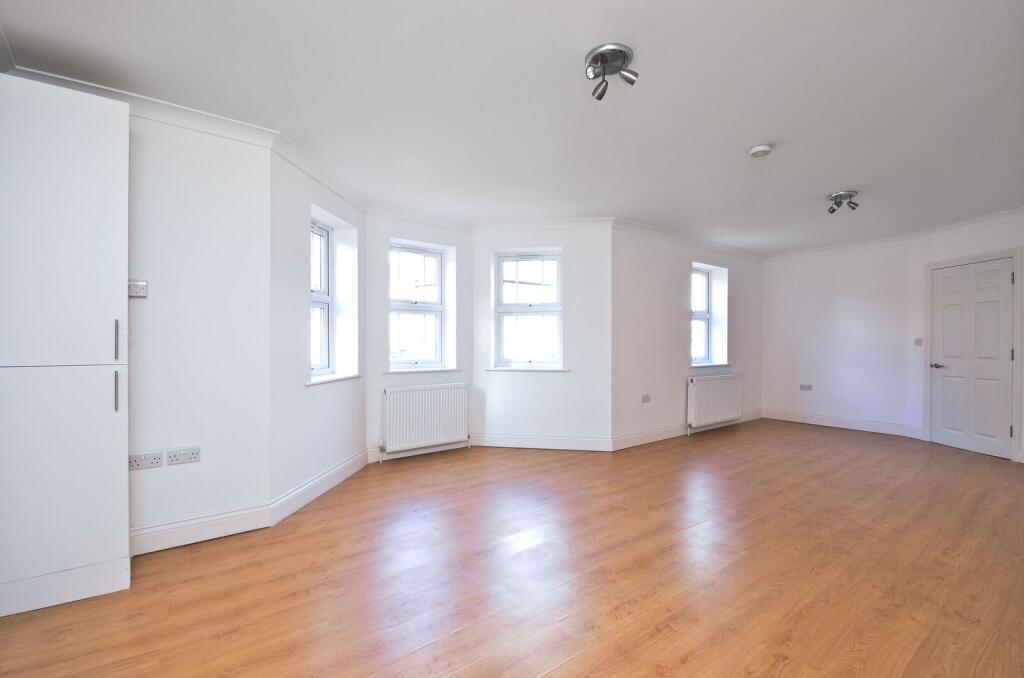 2 bed 1st Floor Flat for rent in Acton. From Foxtons - Chiswick