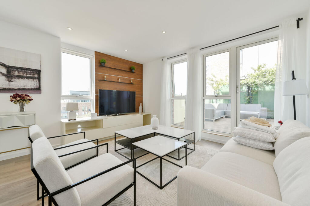 3 bed 1st Floor Flat for rent in Acton. From Foxtons - Chiswick