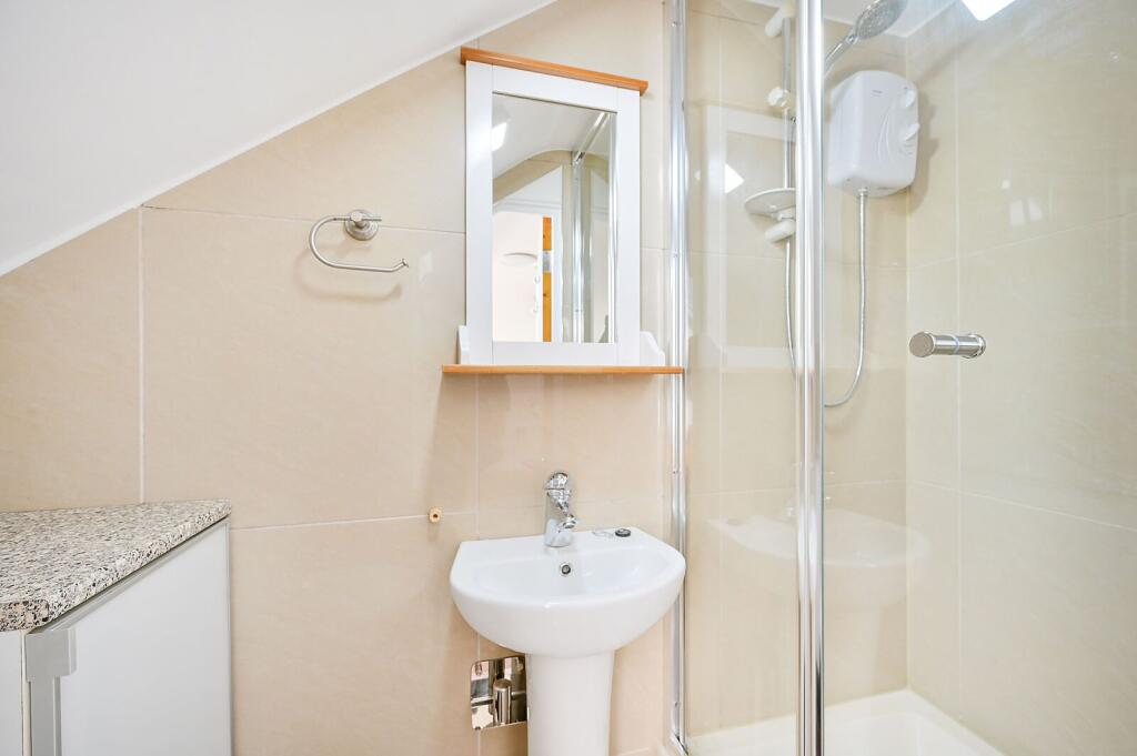 1 bed 1st Floor Flat for rent in London. From Foxtons - Chiswick