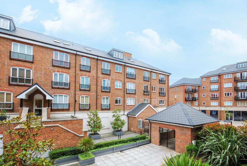 2 bed 1st Floor Flat for rent in Brentford. From Foxtons - Chiswick