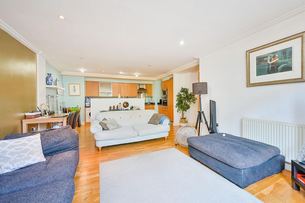 2 bed 1st Floor Flat for rent in Brentford. From Foxtons - Chiswick