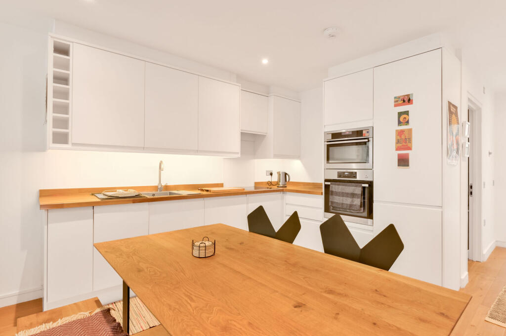 1 bed 1st Floor Flat for rent in London. From Foxtons - Chiswick