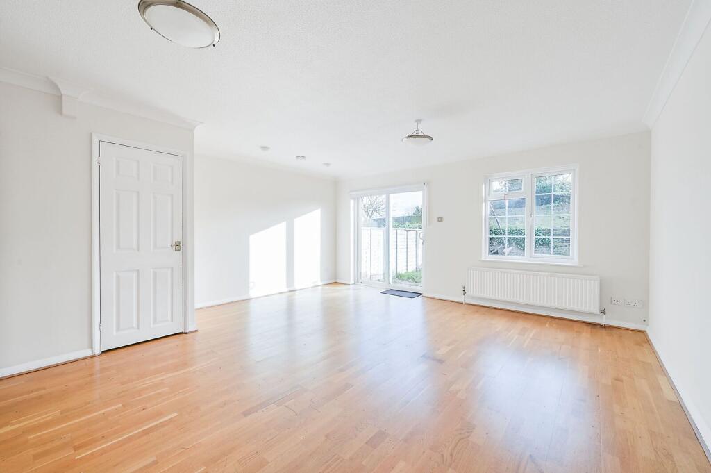3 bed Mid Terraced House for rent in London. From Foxtons - Chiswick