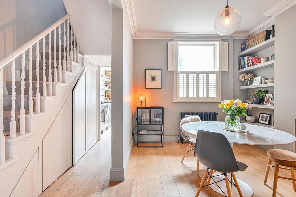 2 bed 1st Floor Flat for rent in Chiswick. From Foxtons - Chiswick