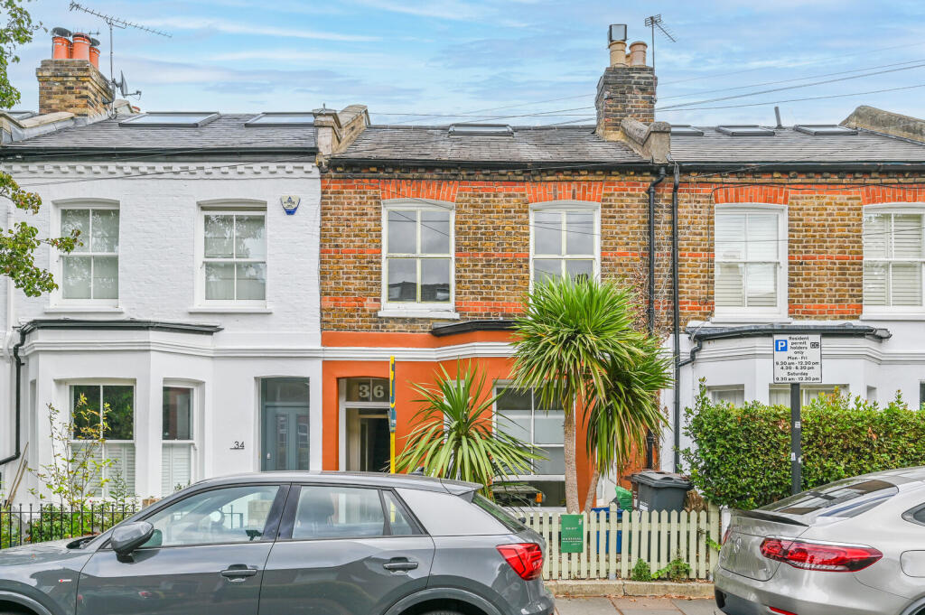 3 bed Mid Terraced House for rent in London. From Foxtons - Chiswick