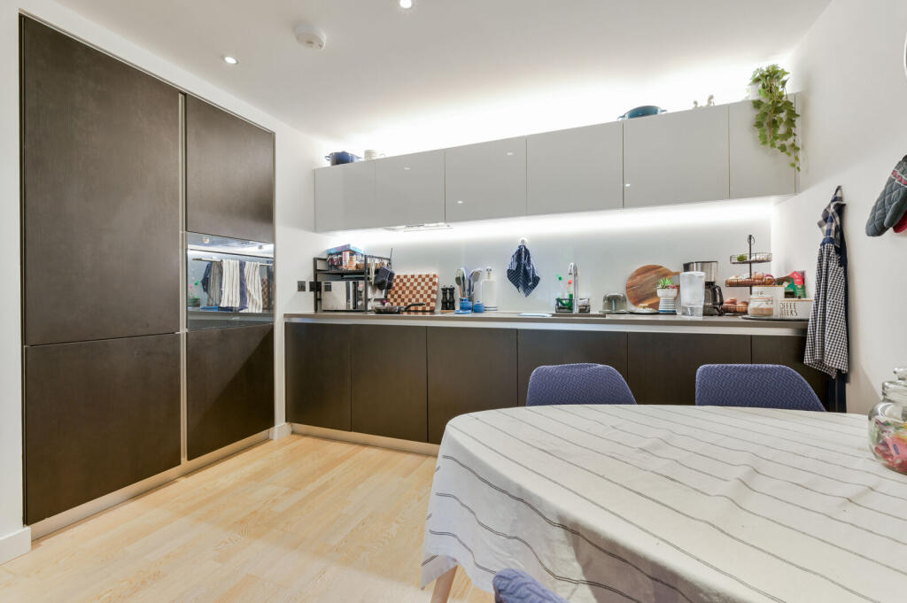 1 bed 1st Floor Flat for rent in Brentford. From Foxtons - Chiswick 1 bed 1st Floor Flat for rent in Brentford. From Foxtons - Chiswick