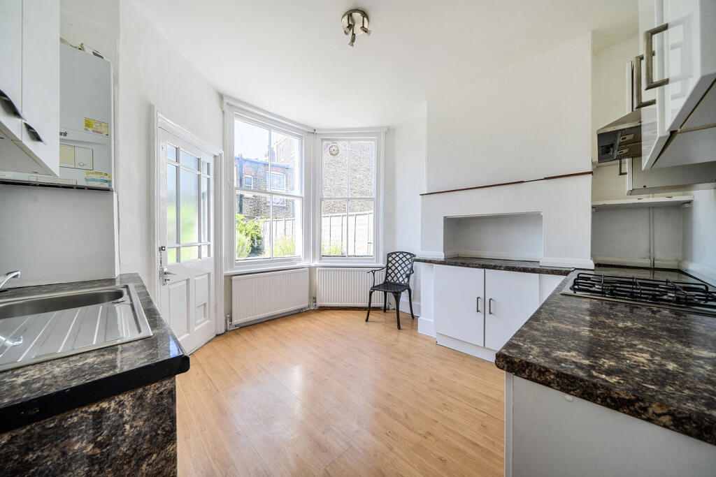3 bed 1st Floor Flat for rent in London. From Foxtons - Chiswick 3 bed 1st Floor Flat for rent in London. From Foxtons - Chiswick