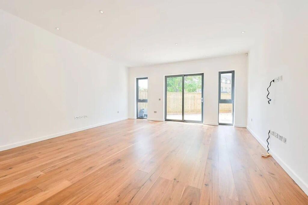 5 bed Mid Terraced House for rent in London. From Foxtons - Chiswick 5 bed Mid Terraced House for rent in London. From Foxtons - Chiswick