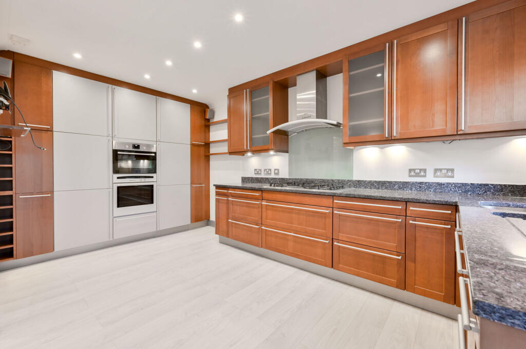 5 bed Mid Terraced House for rent in Chiswick. From Foxtons - Chiswick