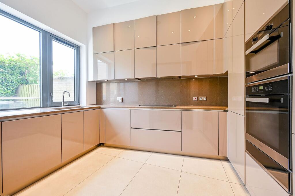 4 bed Mid Terraced House for rent in London. From Foxtons - Chiswick 4 bed Mid Terraced House for rent in London. From Foxtons - Chiswick