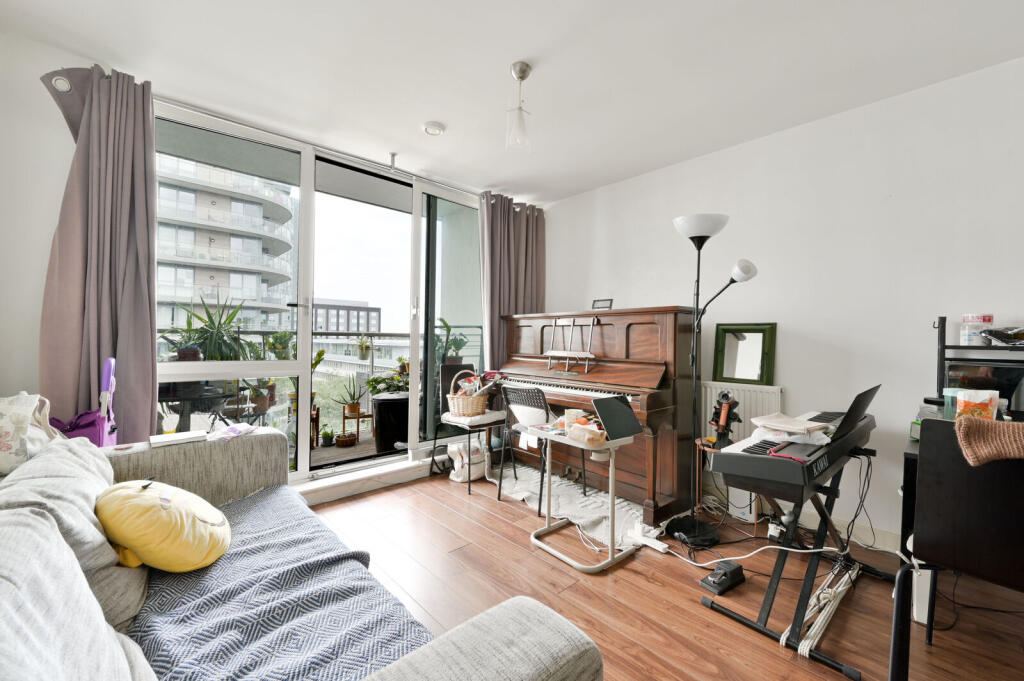 1 bed 1st Floor Flat for rent in Brentford. From Foxtons - Chiswick