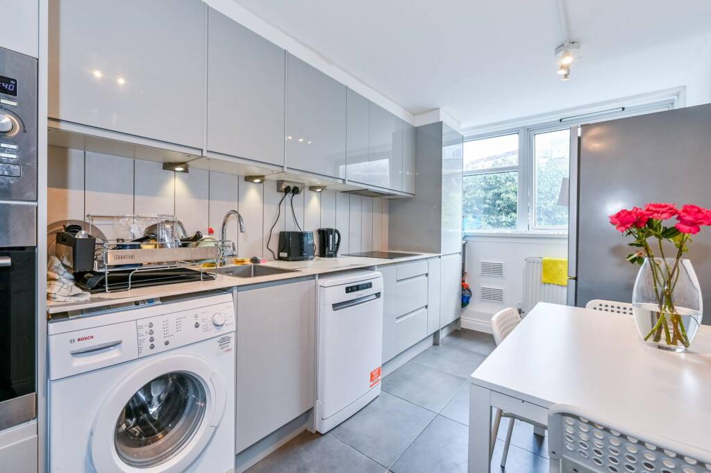 3 bed 1st Floor Flat for rent in London. From Foxtons - Clerkenwell