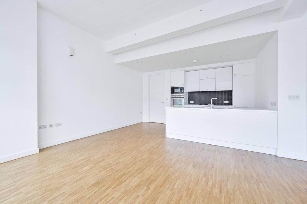 3 bed 1st Floor Flat for rent in London. From Foxtons - Clerkenwell