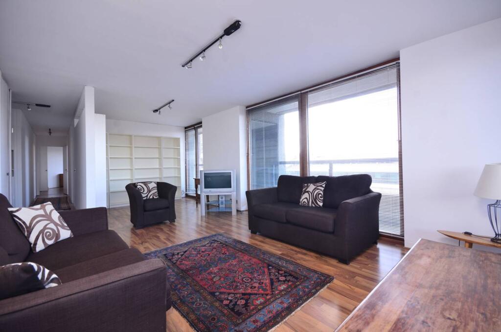 3 bed 1st Floor Flat for rent in London. From Foxtons - Clerkenwell