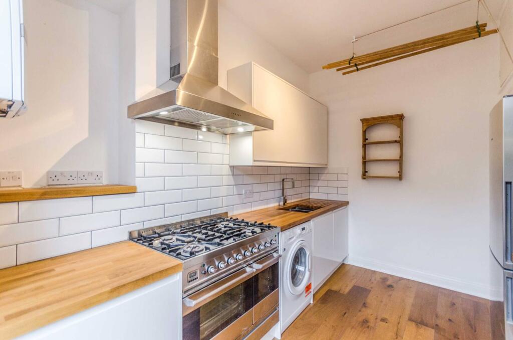 2 bed 1st Floor Flat for rent in London. From Foxtons - Clerkenwell