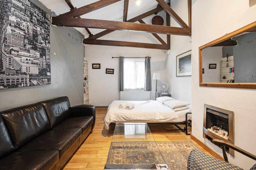 1 bed 1st Floor Flat for rent in London. From Foxtons - Clerkenwell