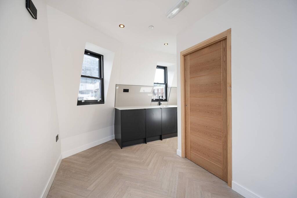 1 bed 1st Floor Flat for rent in London. From Foxtons - Clerkenwell