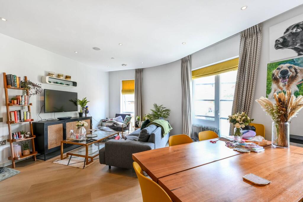 2 bed 1st Floor Flat for rent in London. From Foxtons - Clerkenwell