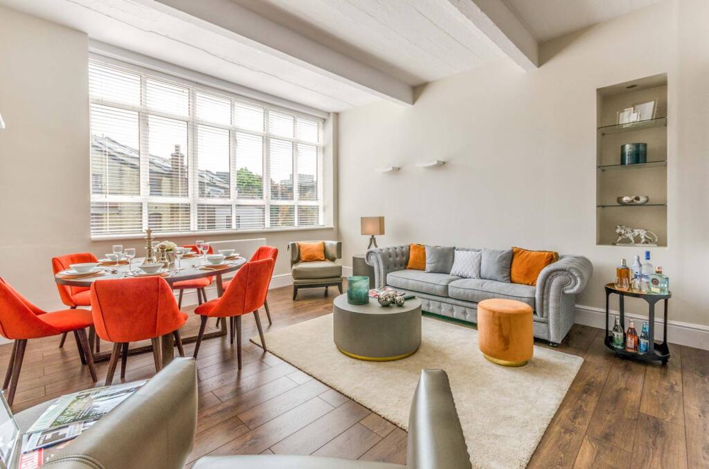 3 bed 1st Floor Flat for rent in London. From Foxtons - Clerkenwell