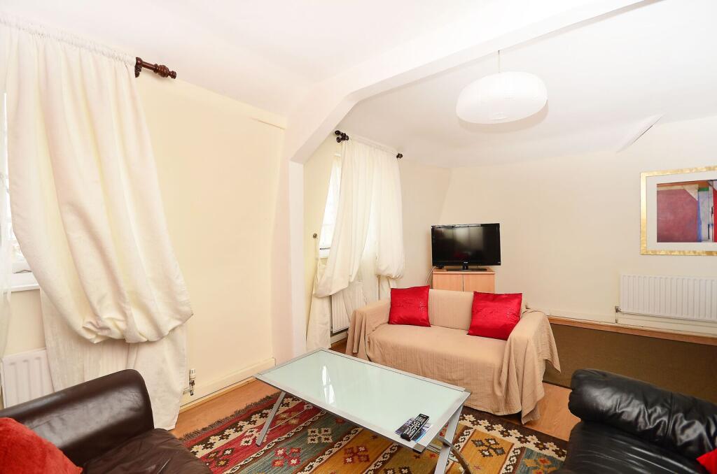 3 bed 1st Floor Flat for rent in London. From Foxtons - Clerkenwell