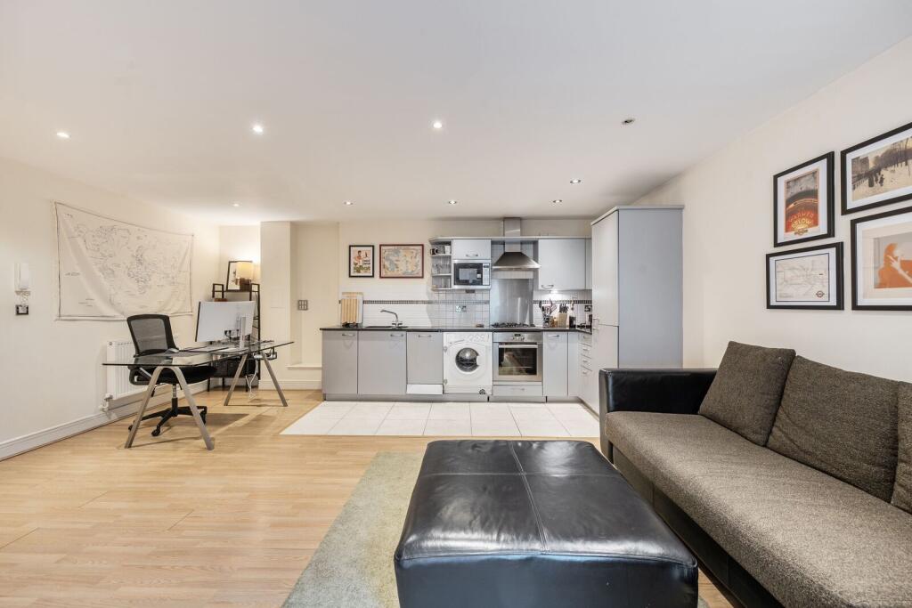 1 bed 1st Floor Flat for rent in Islington. From Foxtons - Clerkenwell