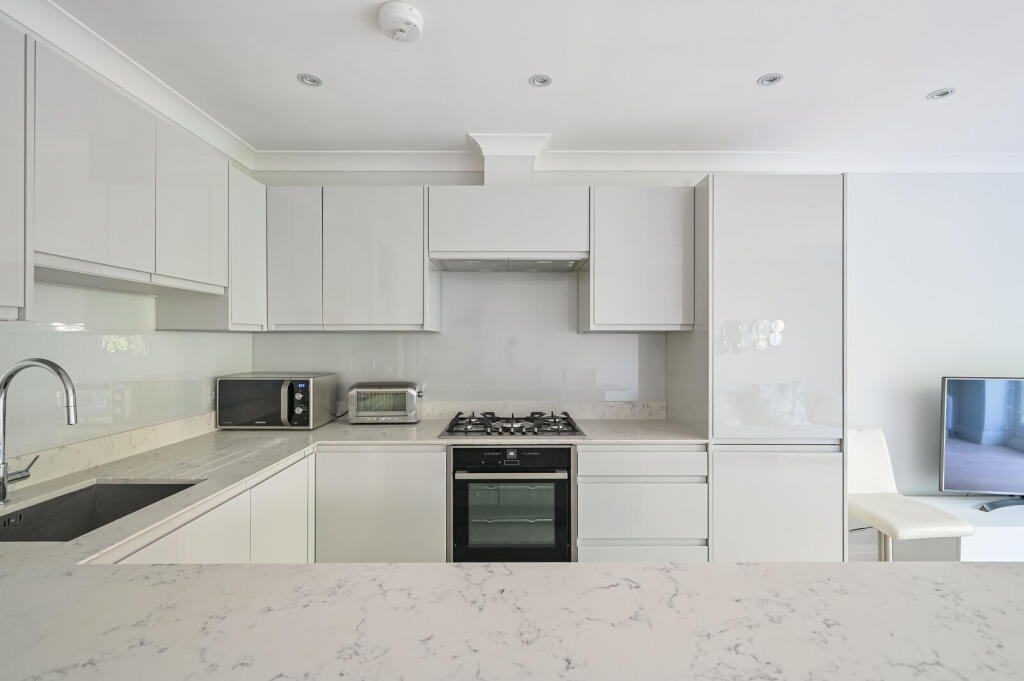 2 bed 1st Floor Flat for rent in London. From Foxtons - Clerkenwell