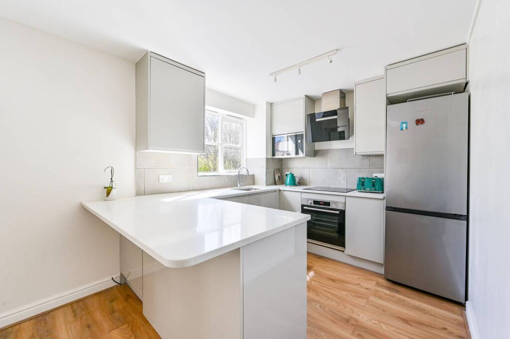 2 bed 1st Floor Flat for rent in London. From Foxtons - Crouch End