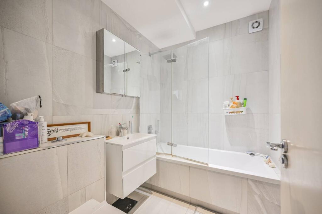 1 bed 1st Floor Flat for rent in London. From Foxtons - Crouch End