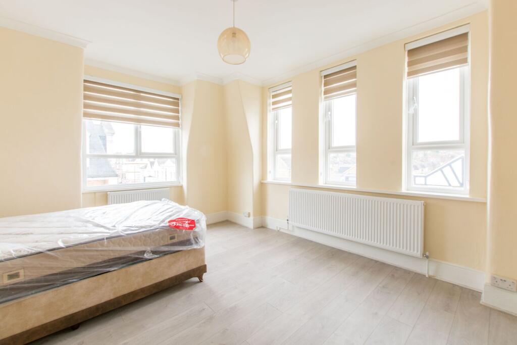 3 bed 1st Floor Flat for rent in London. From Foxtons - Crouch End
