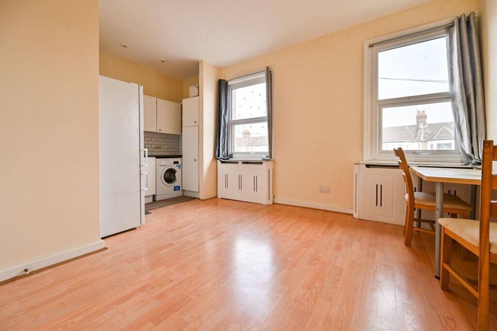 1 bed 1st Floor Flat for rent in Finchley. From Foxtons - Crouch End 1 bed 1st Floor Flat for rent in Finchley. From Foxtons - Crouch End